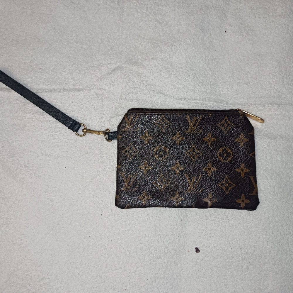 Lv pochette